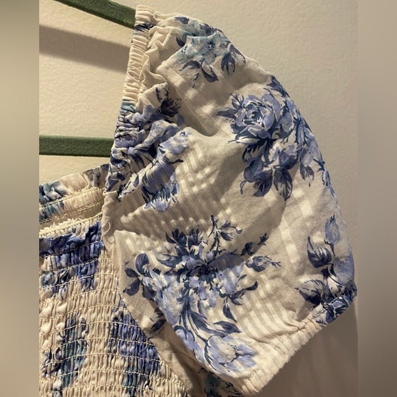 ❗️LAST CHANCE! DONATING SOON ‼️Floral Smocked Puffed Sleeve Midi Dress - Picture 4 of 7